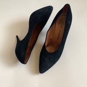 Vintage Stephane Delian suede pump in size 7.5